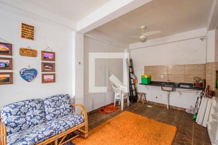 Casa à venda com 330m², 3 quartos e 3 vagas Casa à venda com 330m², 3 quartos e 3 vagasChurrasqueira