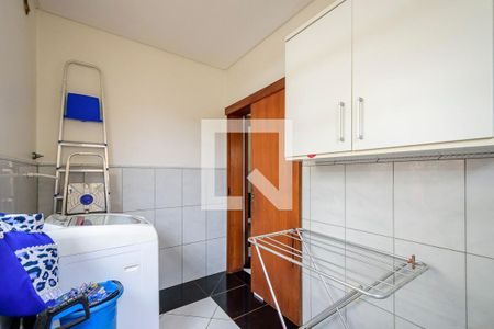 Casa à venda com 330m², 3 quartos e 3 vagas Casa à venda com 330m², 3 quartos e 3 vagasÁrea de Serviço