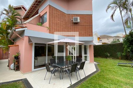 Casa de condomínio à venda com 270m², 3 quartos e 2 vagasVaranda