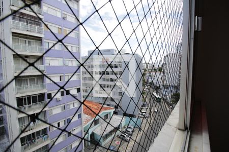 VISTA JANELA DA SALA de apartamento para alugar com 2 quartos, 110m² em Canela, Salvador