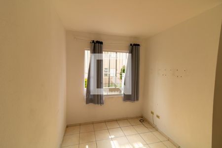 Sala de apartamento para alugar com 2 quartos, 48m² em Jardim Zelia, Itaquaquecetuba