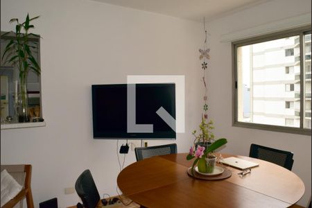 Sala de apartamento para alugar com 2 quartos, 75m² em Cerqueira César, São Paulo