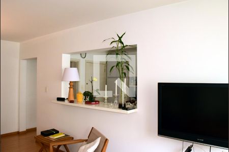 Sala de apartamento para alugar com 2 quartos, 75m² em Cerqueira César, São Paulo