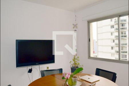 Sala de apartamento para alugar com 2 quartos, 75m² em Cerqueira César, São Paulo
