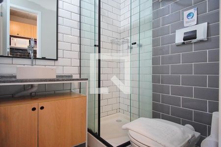 Banheiro  de apartamento para alugar com 1 quarto, 20m² em Santa Cecília, Porto Alegre