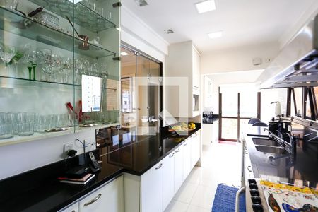 Apartamento à venda com 230m², 3 quartos e 4 vagas Apartamento à venda com 230m², 3 quartos e 4 vagasCozinha