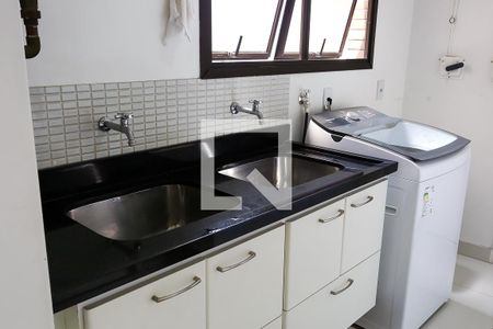 Apartamento à venda com 230m², 3 quartos e 4 vagas Apartamento à venda com 230m², 3 quartos e 4 vagasÁrea de Serviço