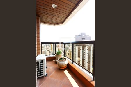 Apartamento à venda com 230m², 3 quartos e 4 vagas Apartamento à venda com 230m², 3 quartos e 4 vagassuíte 3 sacada