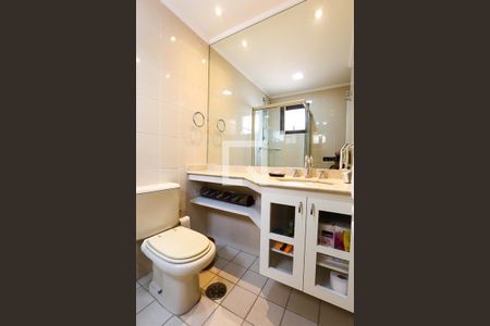 Apartamento à venda com 230m², 3 quartos e 4 vagas Apartamento à venda com 230m², 3 quartos e 4 vagasBanheiro da Suíte 1