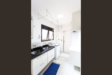 Apartamento à venda com 230m², 3 quartos e 4 vagas Apartamento à venda com 230m², 3 quartos e 4 vagasÁrea de Serviço