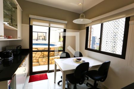 Apartamento à venda com 230m², 3 quartos e 4 vagas Apartamento à venda com 230m², 3 quartos e 4 vagasCozinha