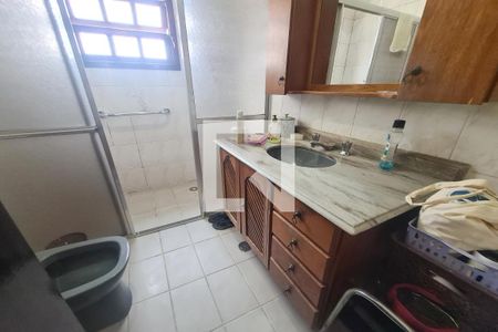 Casa à venda com 300m², 4 quartos e 4 vagasBanheiro do Quarto 1
