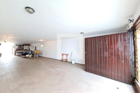 Casa à venda com 300m², 4 quartos e 4 vagasGaragem