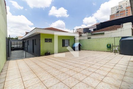Casa à venda com 400m², 3 quartos e 6 vagas Casa à venda com 400m², 3 quartos e 6 vagasQuintal