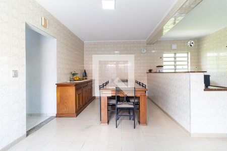 Casa à venda com 400m², 3 quartos e 6 vagas Casa à venda com 400m², 3 quartos e 6 vagasCozinha