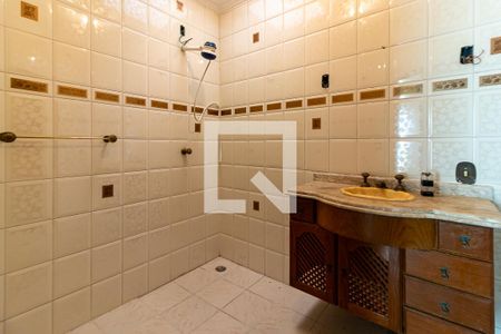 Banheiro de casa à venda com 3 quartos, 221m² em Vila Continental, São Paulo