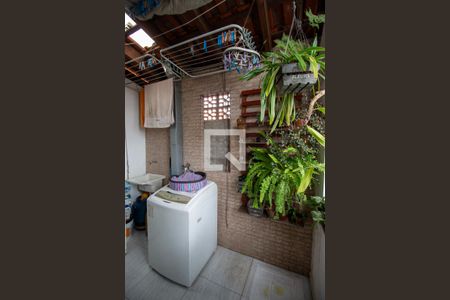 Casa de condomínio à venda com 68m², 2 quartos e 1 vagaÁrea de Serviço