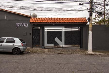 Casa de condomínio à venda com 68m², 2 quartos e 1 vagaFachada