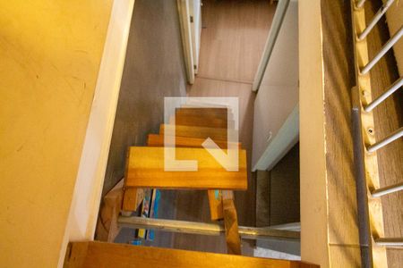 Casa de condomínio à venda com 68m², 2 quartos e 1 vagaSótão / Escada