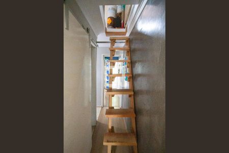 Casa de condomínio à venda com 68m², 2 quartos e 1 vagaEscada do Sótão