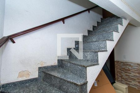 Escada de casa para alugar com 2 quartos, 62m² em Vila Prudente, São Paulo