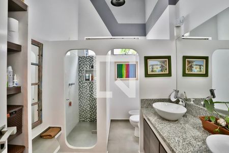 Casa à venda com 300m², 3 quartos e 3 vagasBanheiro Quarto 1