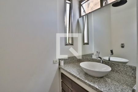 Casa à venda com 300m², 3 quartos e 3 vagasBanheiro do Quarto 2