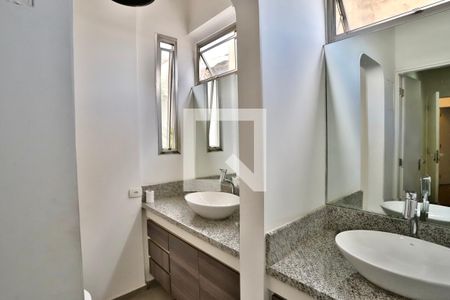 Casa à venda com 300m², 3 quartos e 3 vagasBanheiro do Quarto 2