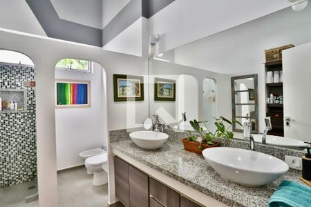 Casa à venda com 300m², 3 quartos e 3 vagasBanheiro Quarto 1