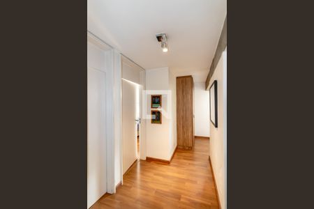 Corredor de apartamento à venda com 2 quartos, 82m² em Moema, São Paulo
