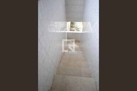 Casa para alugar com 800m², 2 quartos e 8 vagasEscada