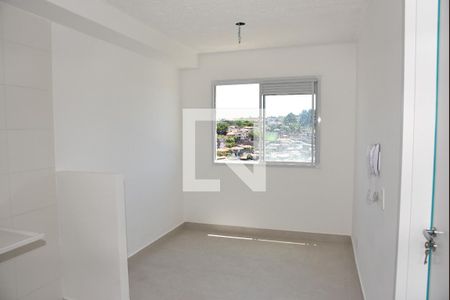 Sala/Cozinha de apartamento para alugar com 1 quarto, 28m² em Jardim Itacolomi, São Paulo