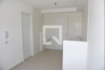 Sala/Cozinha de apartamento para alugar com 1 quarto, 28m² em Jardim Itacolomi, São Paulo