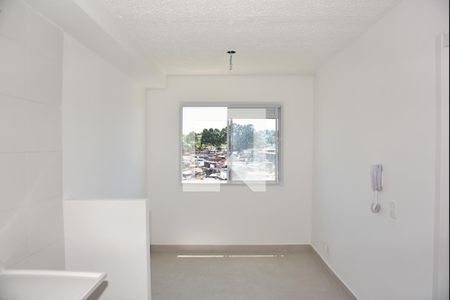 Sala/Cozinha de apartamento para alugar com 1 quarto, 28m² em Jardim Itacolomi, São Paulo