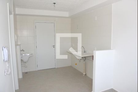 Sala/Cozinha de apartamento para alugar com 1 quarto, 28m² em Jardim Itacolomi, São Paulo
