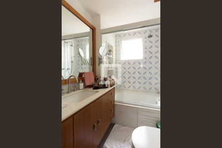 Apartamento à venda com 125m², 3 quartos e 2 vagas Apartamento à venda com 125m², 3 quartos e 2 vagasBanheiro da Suíte