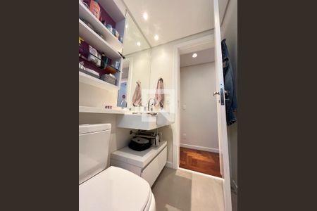 Apartamento para alugar com 110m², 3 quartos e 2 vagas Apartamento para alugar com 110m², 3 quartos e 2 vagasBanheiro Corredor