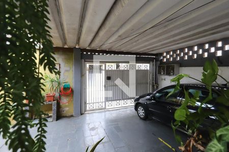 Vista de casa à venda com 5 quartos, 142m² em Vila Romero, São Paulo
