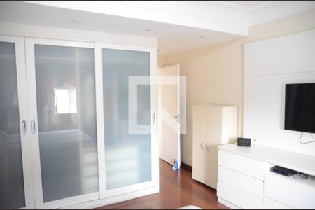 Casa à venda com 408m², 5 quartos e 5 vagasSuíte 4