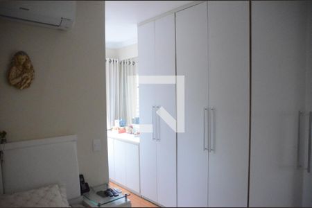 Casa à venda com 408m², 5 quartos e 5 vagasSuíte 2