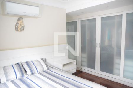 Casa à venda com 408m², 5 quartos e 5 vagasSuíte 4