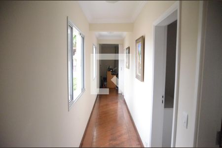 Casa à venda com 408m², 5 quartos e 5 vagasCorredor