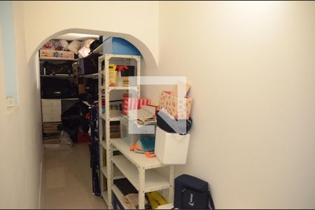 Casa à venda com 408m², 5 quartos e 5 vagasDepósito