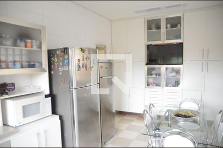 Casa à venda com 408m², 5 quartos e 5 vagasCozinha