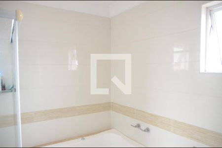 Casa à venda com 408m², 5 quartos e 5 vagasBanheiro da Suíte 4