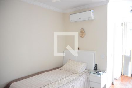 Casa à venda com 408m², 5 quartos e 5 vagasSuíte 2