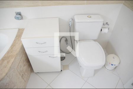 Casa à venda com 408m², 5 quartos e 5 vagasBanheiro da Suíte 4