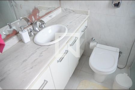 Casa à venda com 408m², 5 quartos e 5 vagasBanheiro da Suíte 2