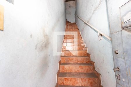 Casa para alugar com 100m², 1 quarto e sem vagaEscada de entrada 