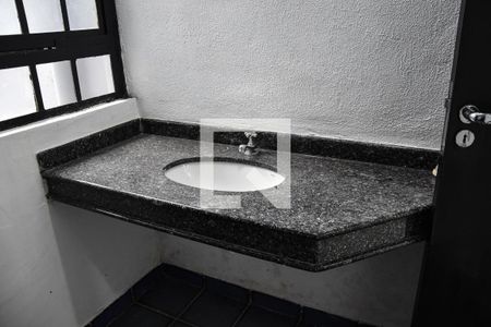 Casa para alugar com 176m², 2 quartos e 1 vaga Casa para alugar com 176m², 2 quartos e 1 vagaBanheiro